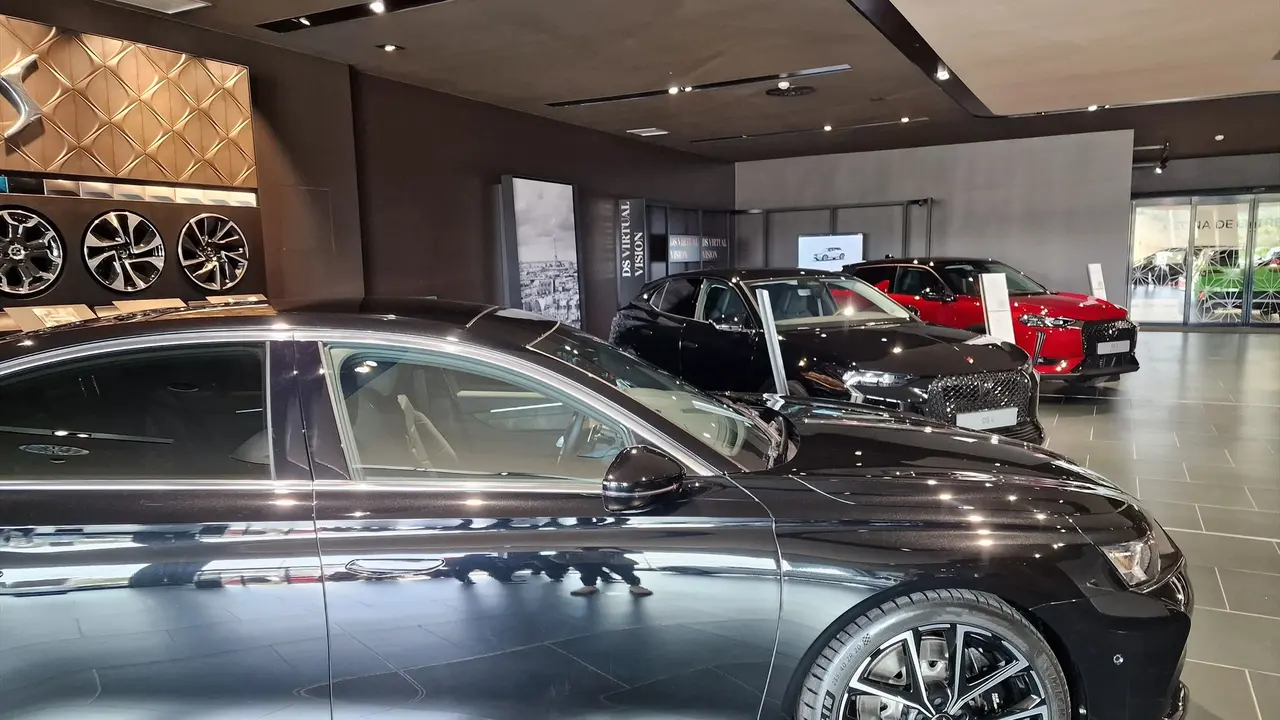 Un concesionario de coches. EP