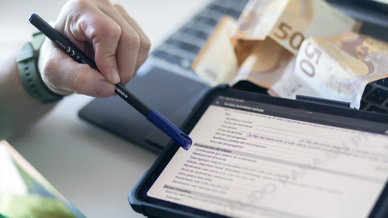 Vista de la declaraci&oacute;n de la renta en una tablet. Eduardo Parra / Archivo