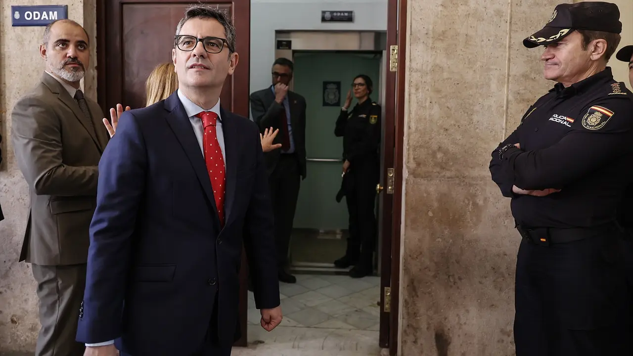 El ministro de Presidencia, Justicia y Relaciones con las Cortes, F&eacute;lix Bola&ntilde;os (2i) / Rober Solsona