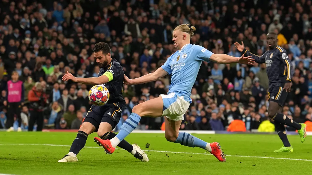 El capit&aacute;n del Real Madrid, Nacho Fern&aacute;ndez durante el partido de Champions frente al City. / Martin Rickett