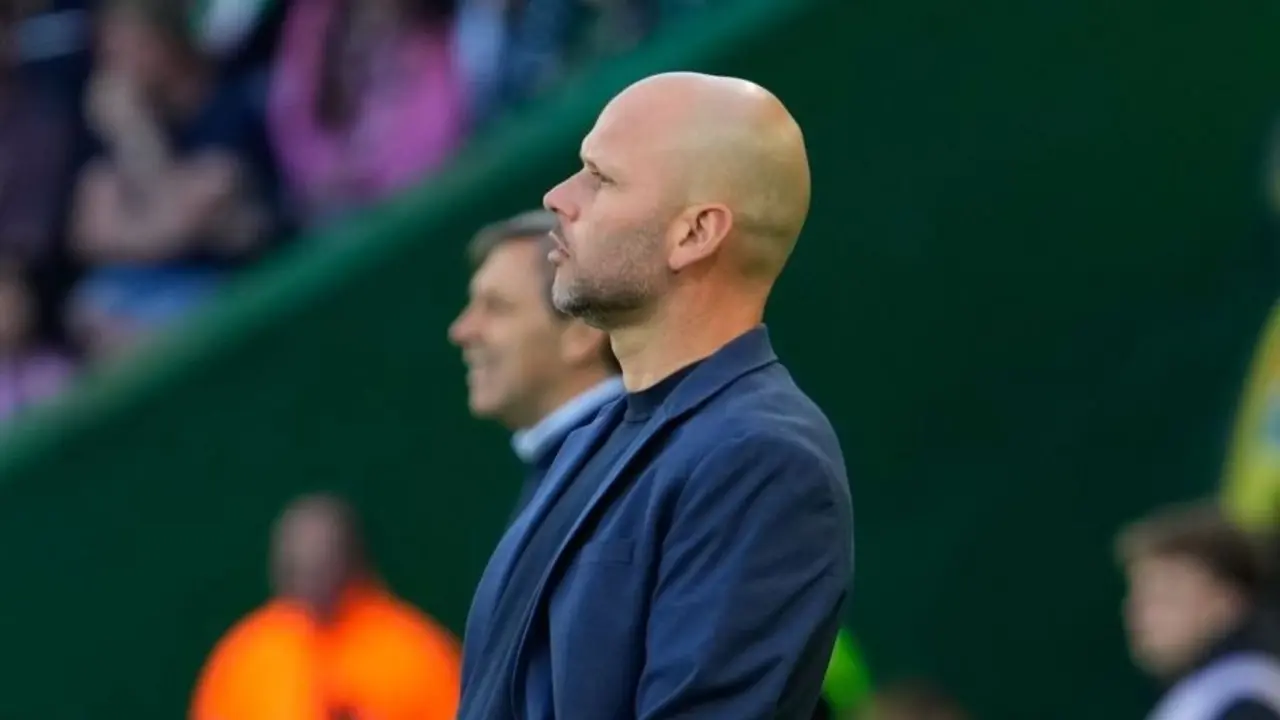 El entrenador del equipo racinguista, Jos&eacute; Alberto durante el partido frente al Levante. / Liga Hypermotion