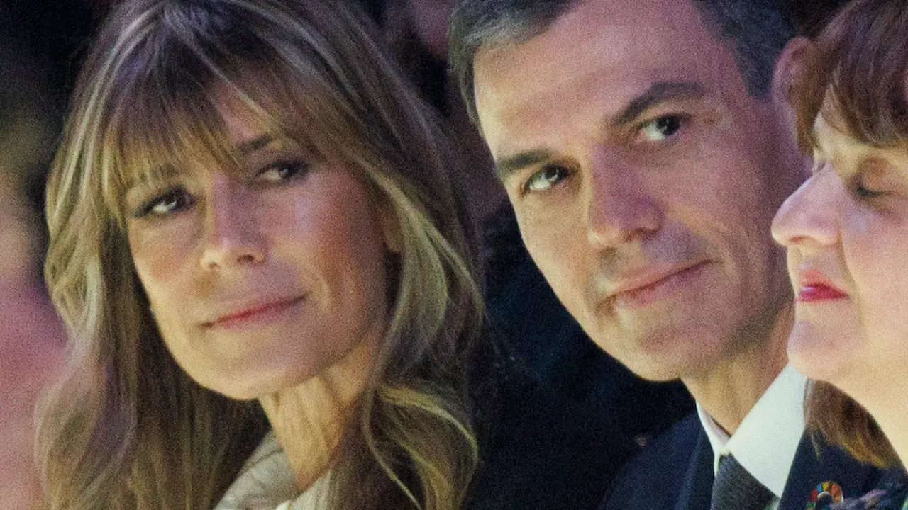El presidente de Gobierno, Pedro S&aacute;nchez, asiste con su esposa, Bego&ntilde;a G&oacute;mez Fern&aacute;ndez (i), al desfile de la dise&ntilde;adora Teresa Helbig, en IFEMA Madrid, a 17 de febrero de 2023, en Madrid (Espa&ntilde;a). La edici&oacute;n n&uacute;mero 77 de la Mercedes-Benz Fashion Week de Madrid se celebra del 15 al 19 de febrero de 2023 y presenta las colecciones para la temporada oto&ntilde;o-invierno 2023-2024. La capital celebra la semana de la moda espa&ntilde;ola con dos plataformas que comparten protagonismo: Mercedes-Benz Fashion Week Madrid y Madrid es Moda.
Fecha: 17/02/2023. leer menos

Foto de ARCHIVO

Firma: Eduardo Parra / Europa Press