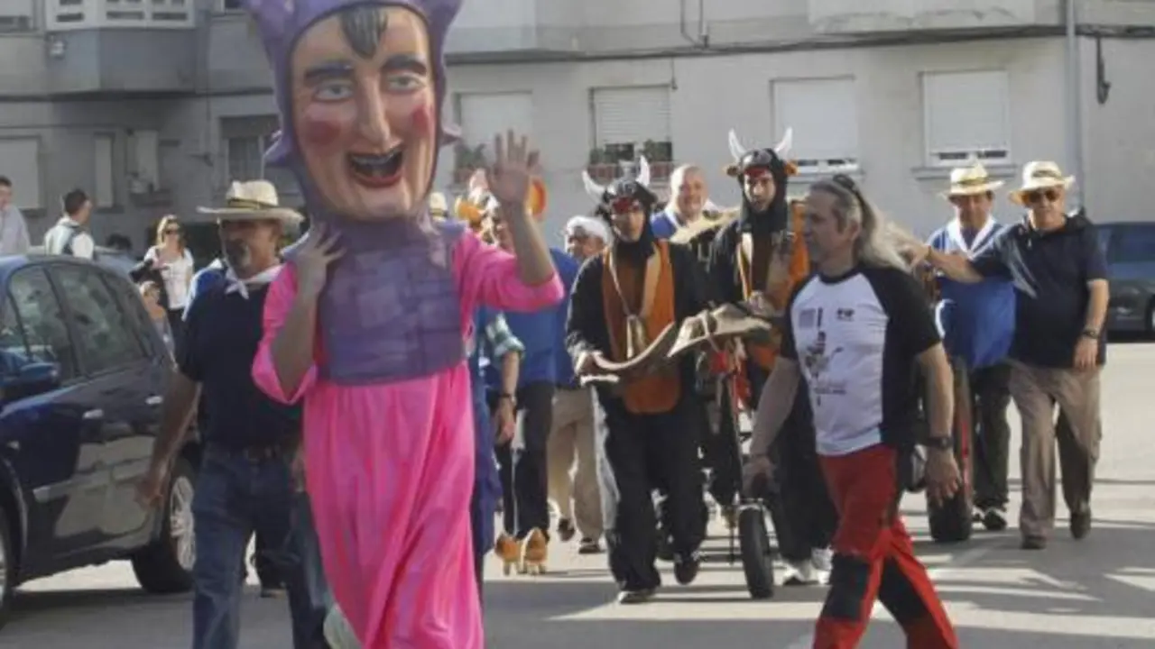 Vecinos del barrio celebrando las fiestas en una edici&oacute;n pasada. / Alerta