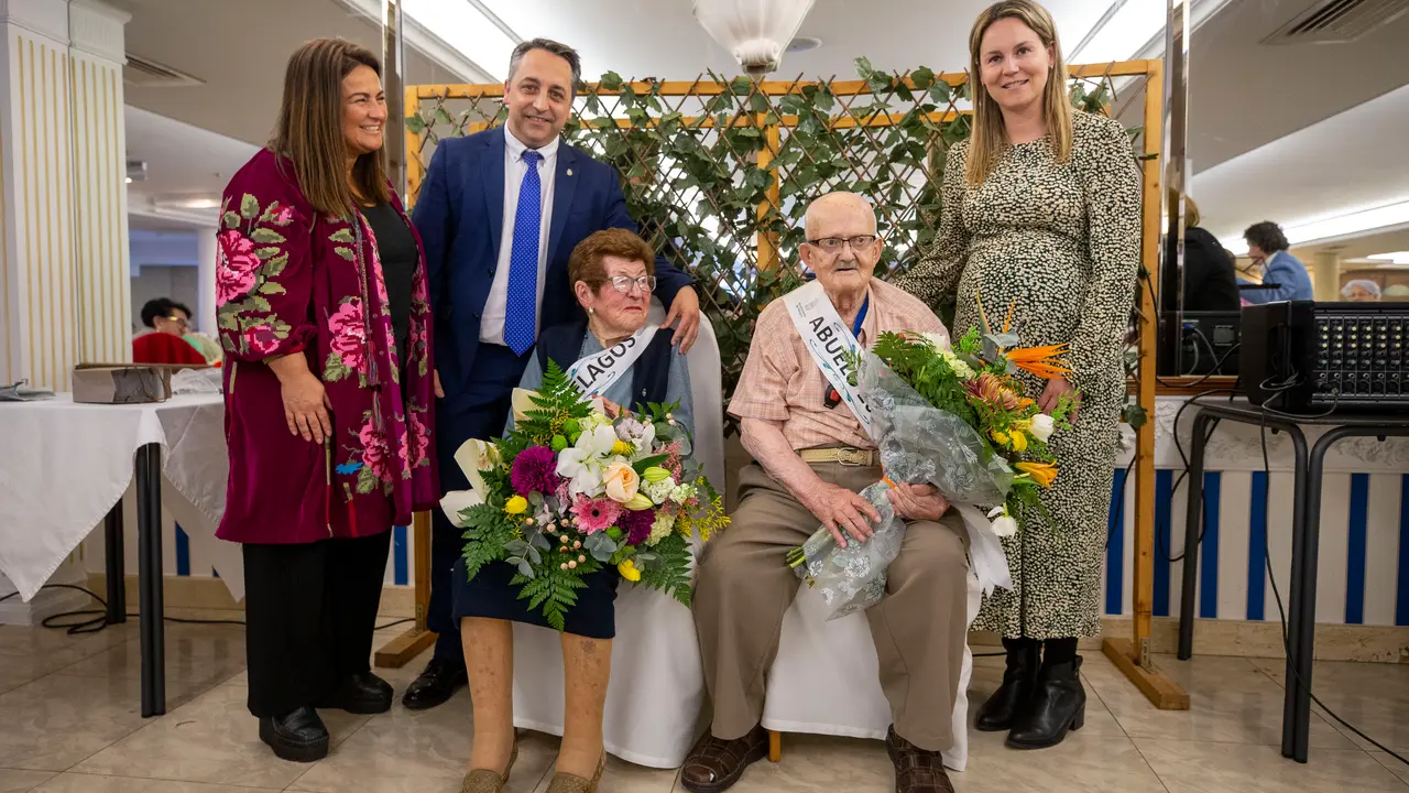 Acto de homenaje a los mayores de Pi&eacute;lagos. / Alerta