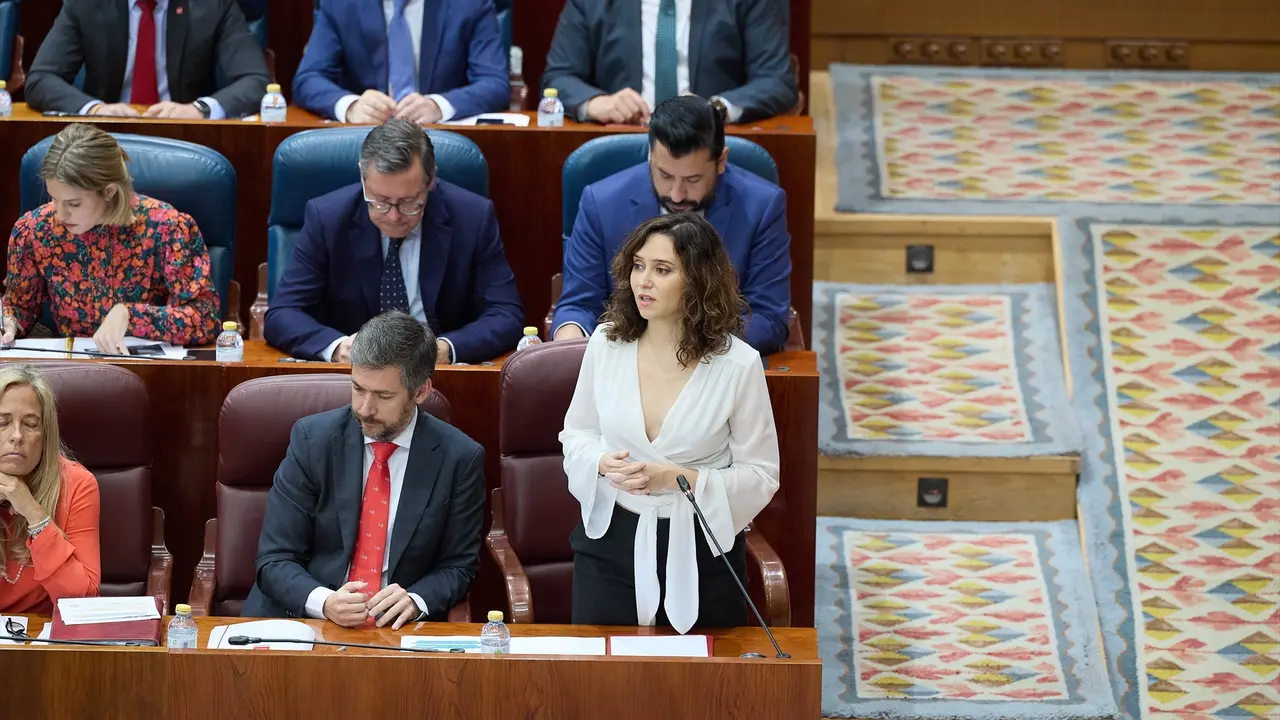 La presidenta de la Comunidad de Madrid, Isabel D&iacute;az Ayuso, interviene durante una sesi&oacute;n de control al Gobierno de la Comunidad de Madrid. Jes&uacute;s Hell&iacute;n