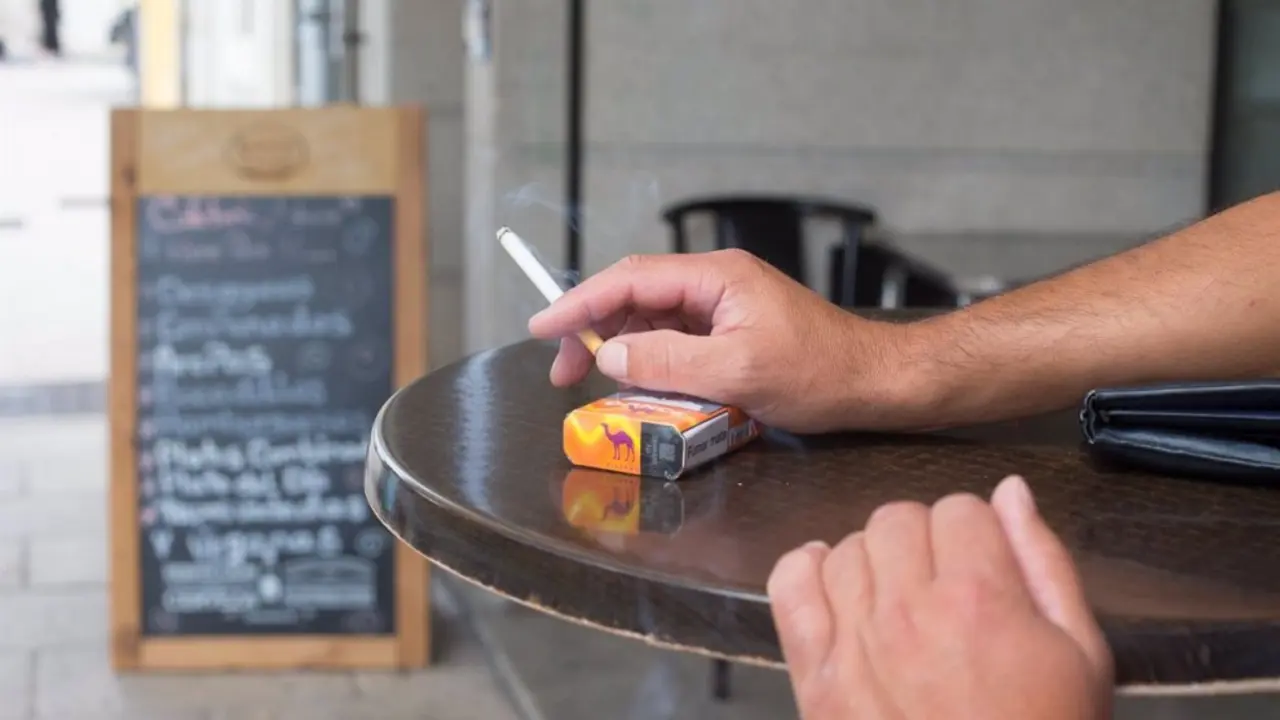 Luz verde al Plan Antitabaco que ampliar&aacute; los espacios sin humo. / EP