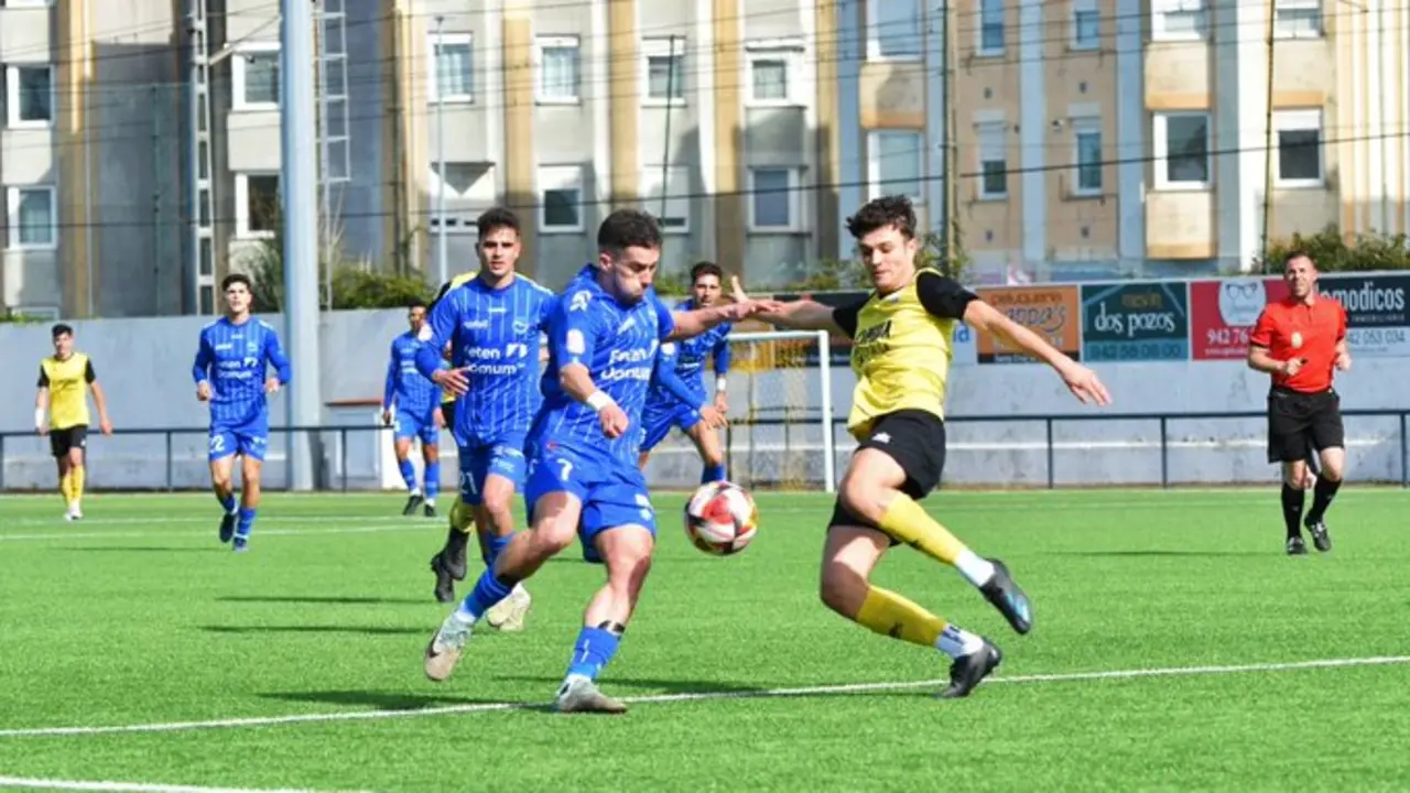 Partido disputado entre Laredo y Bezana. / Laredo