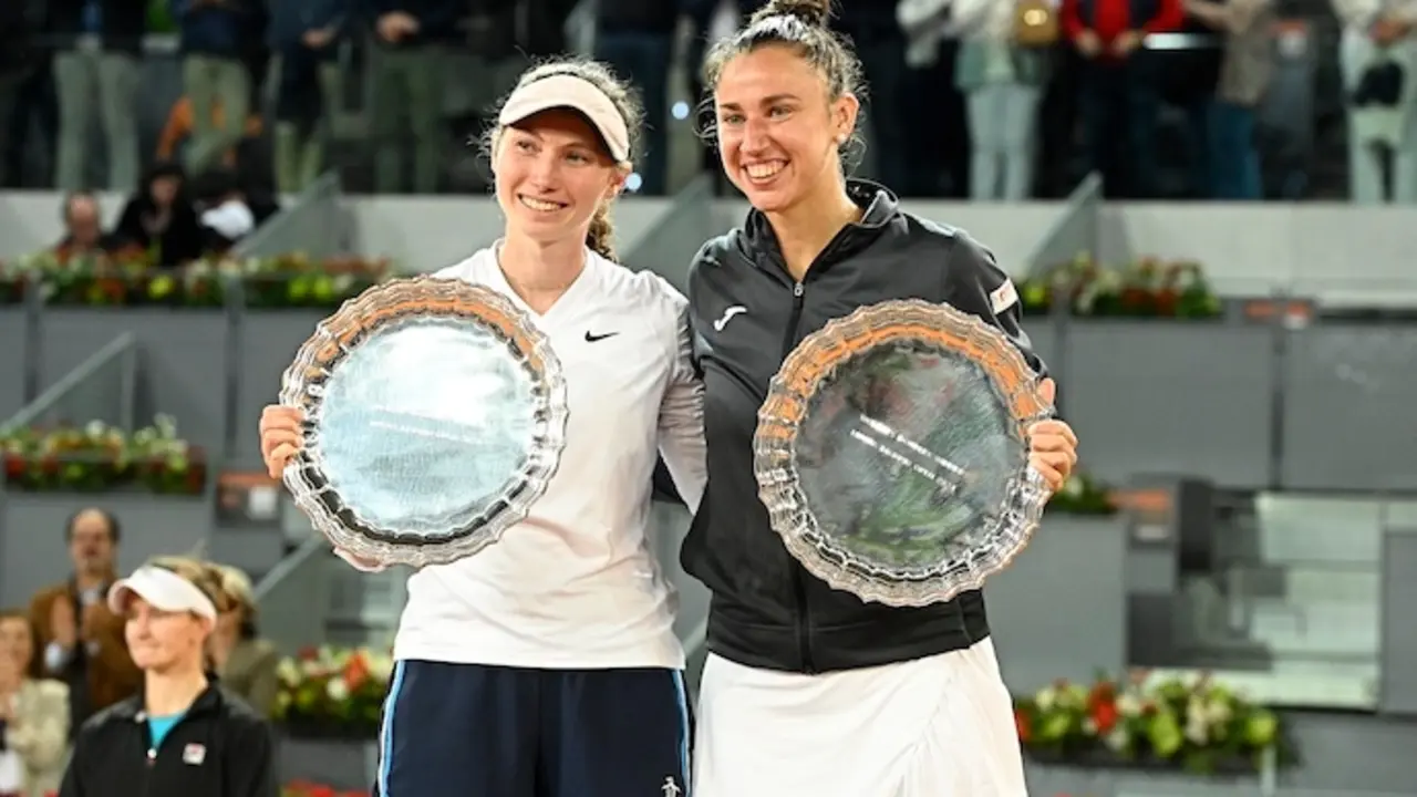 Sara Sorribes y Cristina Bucsa durante su partido en la final de dobles femenino en el Mutua Madrid Open contra Barbora Krejcikova y Laura Siegemund, a 5 de mayo de 2024, en Madrid (Espa&ntilde;a)
TENIS;DEPORTE;GENTE
Francisco Guerra / Europa Press
05/5/2024