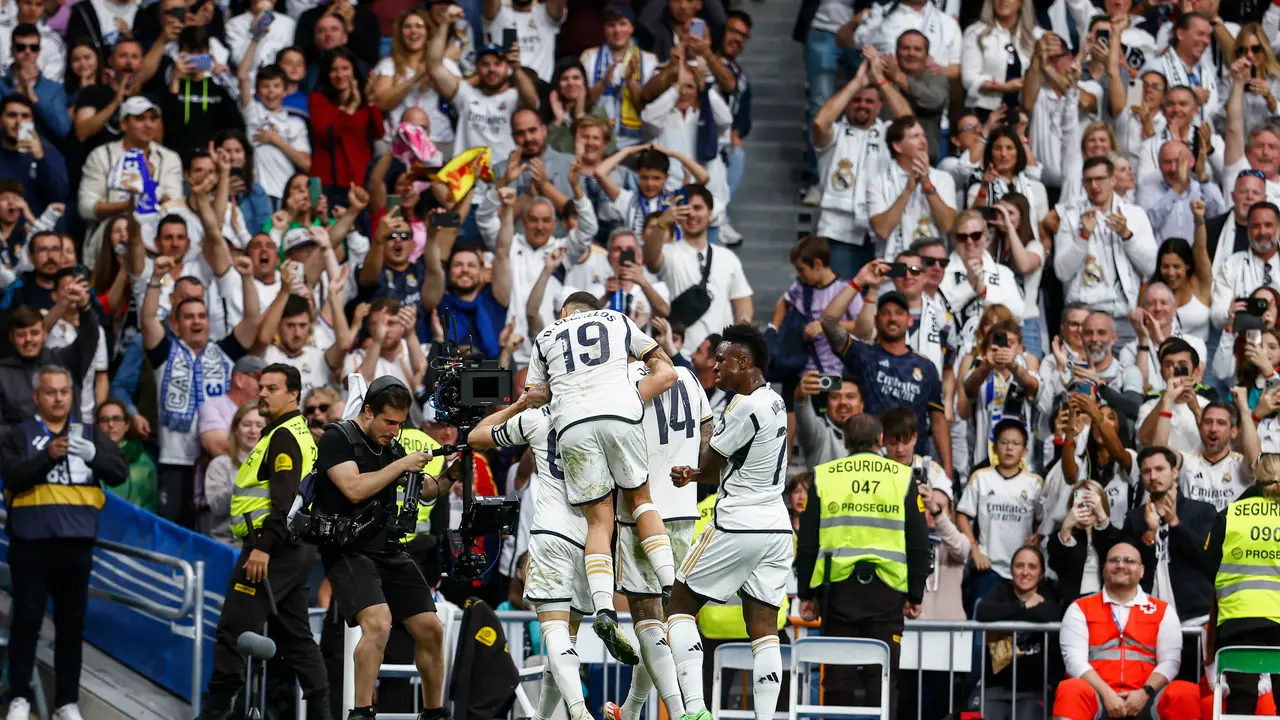 Los jugadores del Real Madrid celebran uno de los goles. / EP