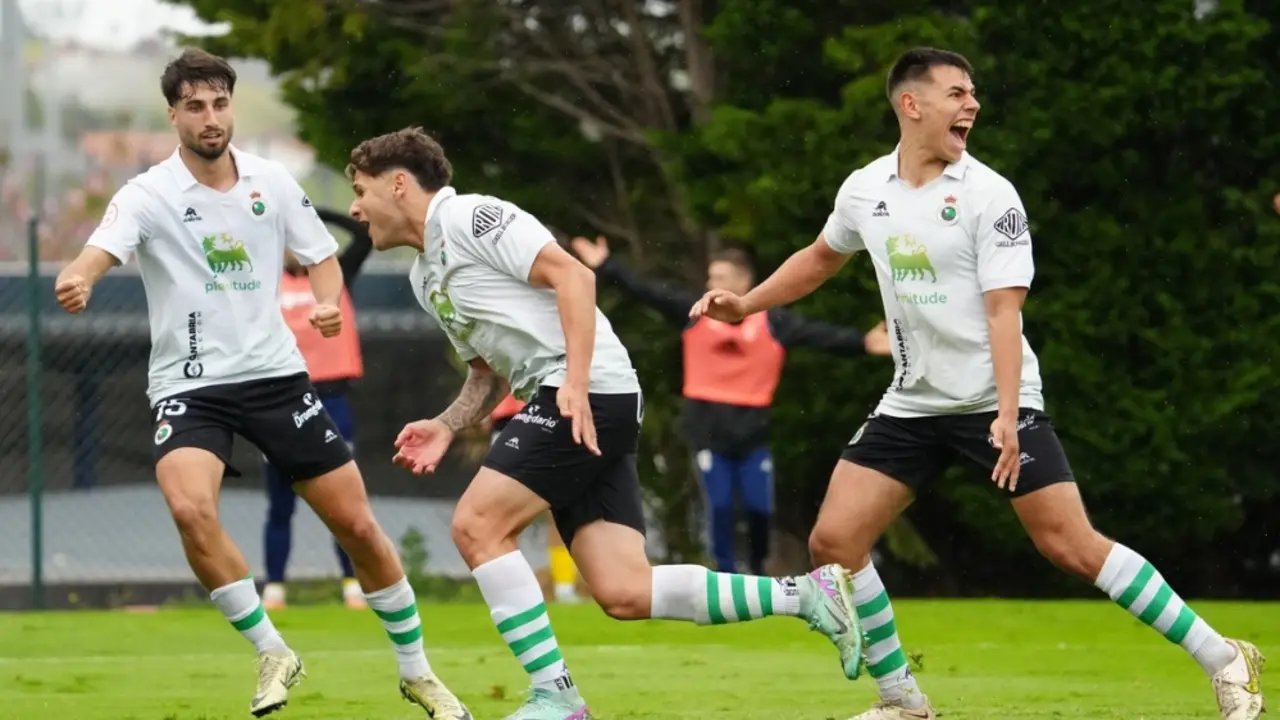 El filial racinguista celebra un gol. / RRC