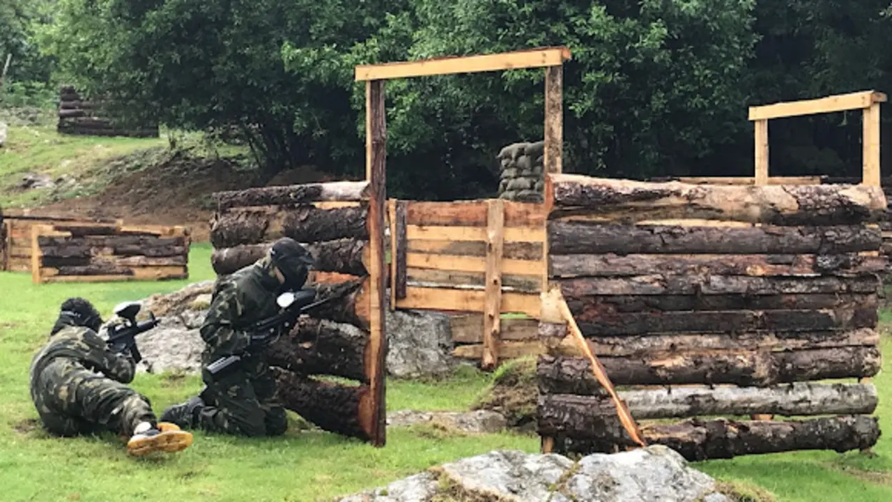 Una partida en un campo de la regi&oacute;n. / Paintball Cantabria