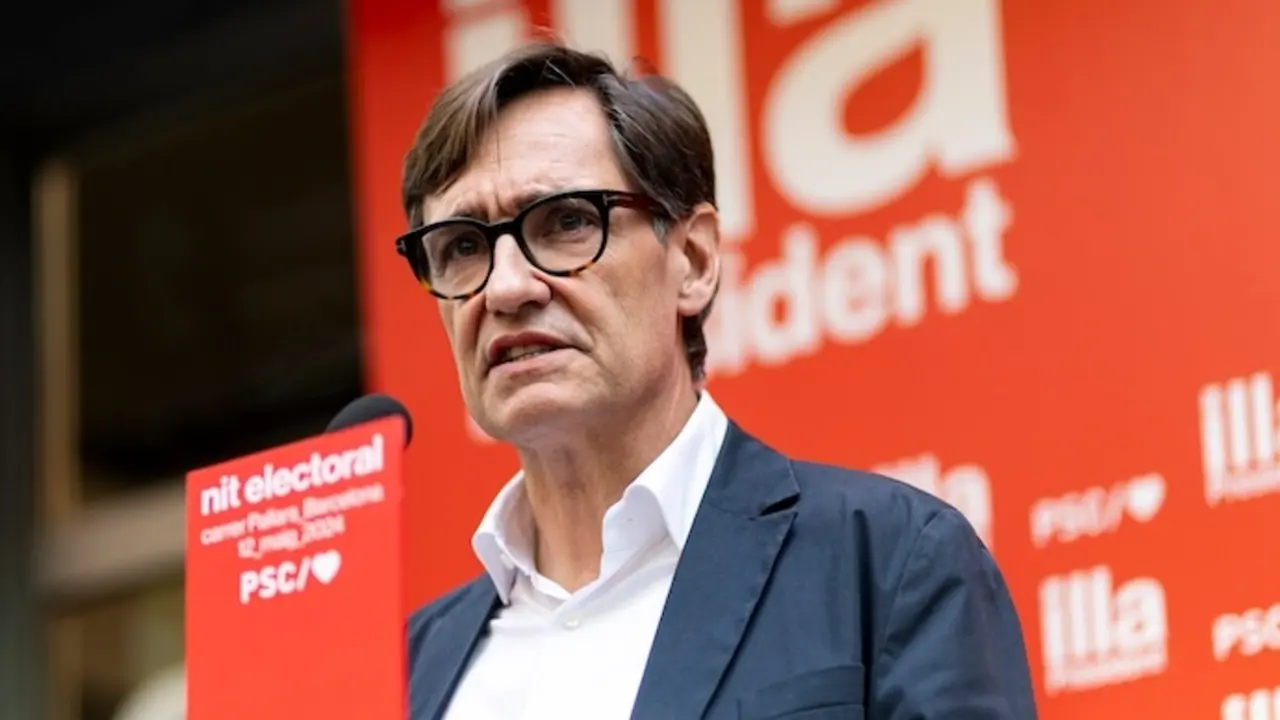 El l&iacute;der del PSC y candidato del partido a la Presidencia de la Generalitat, Salvador Illa, ofrece una rueda de prensa a su llegada al seguimiento de la jornada electoral de elecciones auton&oacute;micas de Catalu&ntilde;a, en la sede del PSC, a 12 de mayo de 2024, en Barcelona, Catalunya (Espa&ntilde;a). Casi seis millones de catalanes han sido llamados a las urnas hoy, 12 de mayo, para elegir a su nuevo presidente auton&oacute;mico para los pr&oacute;ximos cuatro a&ntilde;os. Hay 135 esca&ntilde;os en juego, en la que ser&aacute; la XIV legislatura de Catalu&ntilde;a, por lo que los candidatos de los diferentes partidos deben alcanzar una mayor&iacute;a absoluta de 68 esca&ntilde;os para hacerse con la Presidencia.
12 MAYO 2024;BARCELONA;CATALUNYA;ELECCIONES;12M 2024;SEGUIMIENTO RESULTADO ELECTORAL PSC
Lorena Sop&ecirc;na / Europa Press
12/5/2024