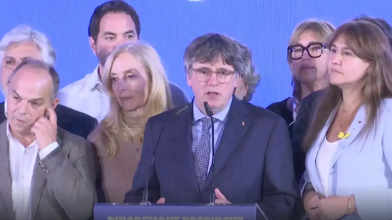 El candidato de Junts+ a las elecciones al Parlament, Carles Puigdemont, ha llamado a ERC a rehacer puentes, porque est&aacute;n en condiciones de construir "un Govern s&oacute;lido.
