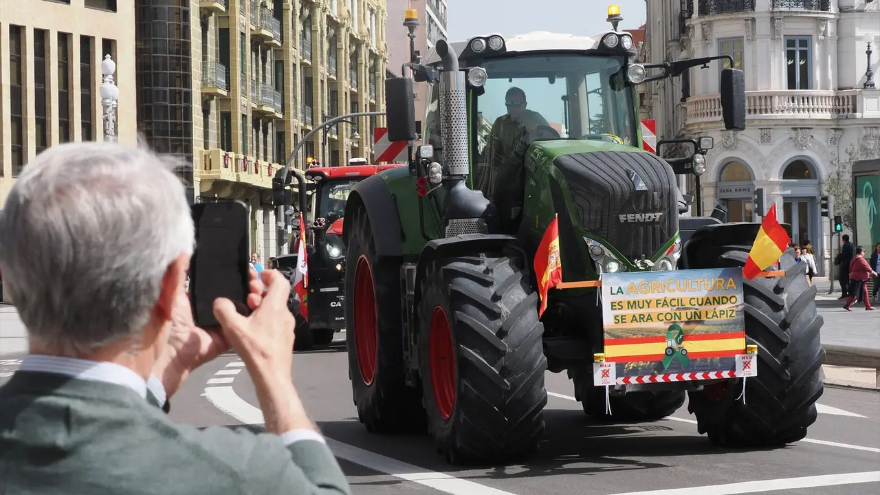 Un tractor durante una nueva tractorada. / Claudia Alba / Archivo