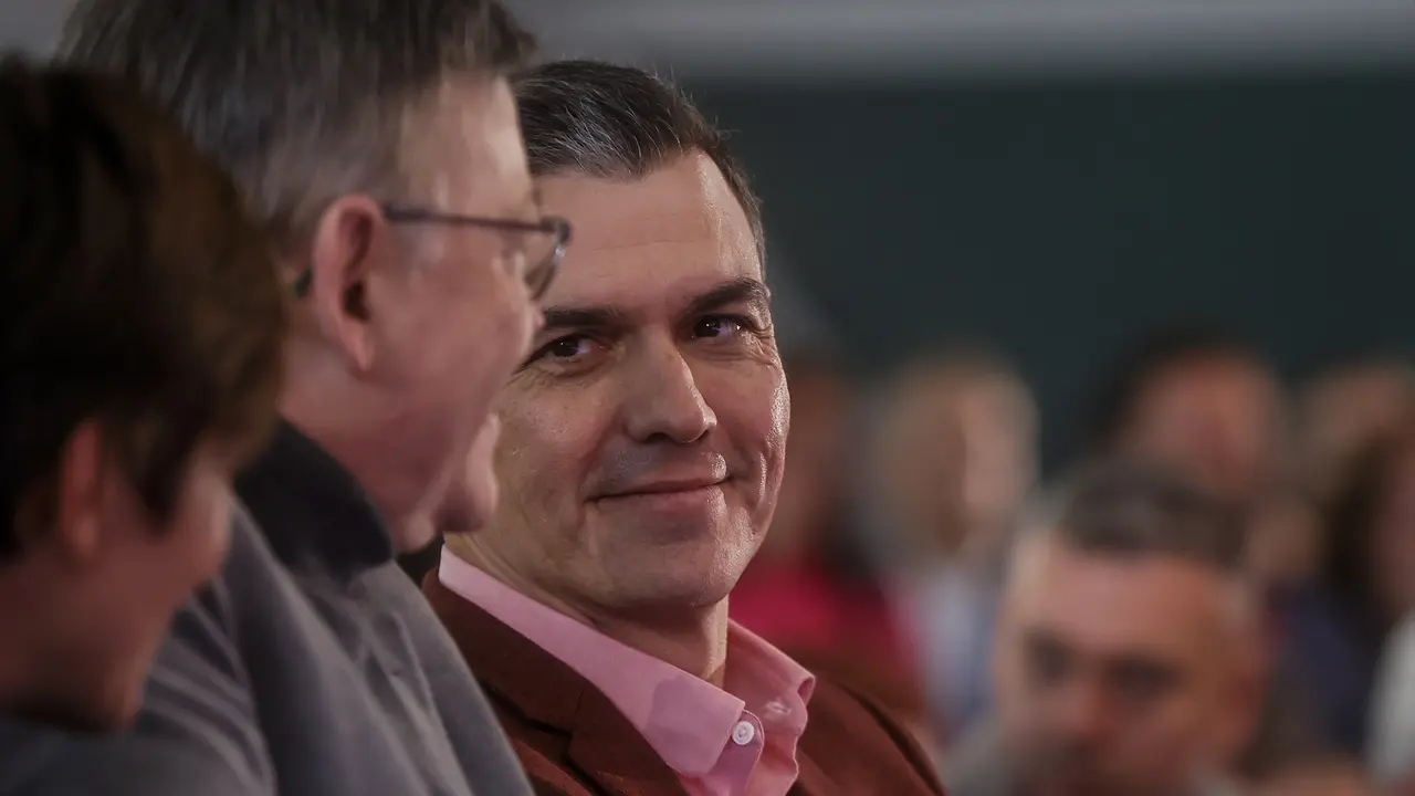 El presidente del Gobierno y secretario general del PSOE, Pedro S&aacute;nchez, junto al expresidente de la Comunidad Valenciana, Ximo Puig. / Rober Solsona / Archivo