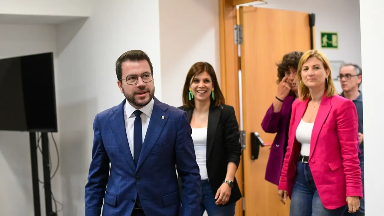 (I-D) El presidente de la Generalitat de Catalunya y candidato de ERC a la reelecci&oacute;n, Pere Aragon&egrave;s; la cabeza lista de ERC para Lleida, Marta Vilalta y la cabeza lista de ERC por Tarragona, Raquel San. Marc Puig
