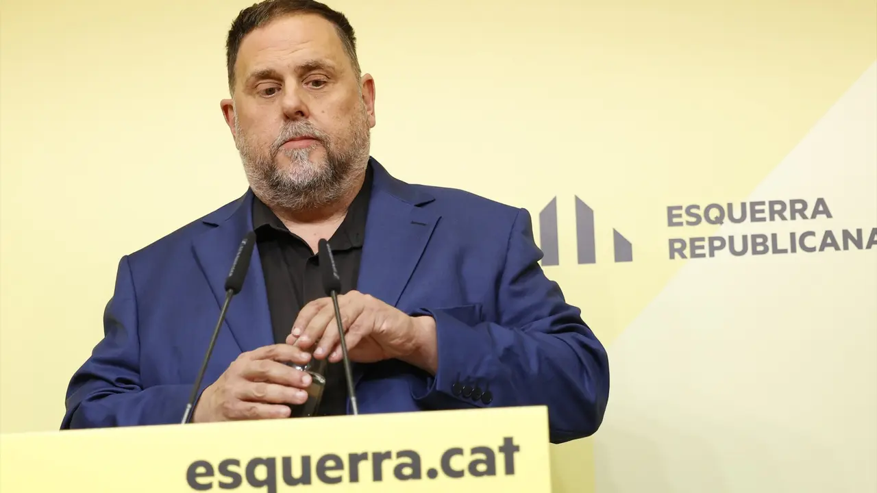 El presidente de ERC, Oriol Junqueras, durante una rueda de prensa, en la sede de ERC. / Kike Rinc&oacute;n