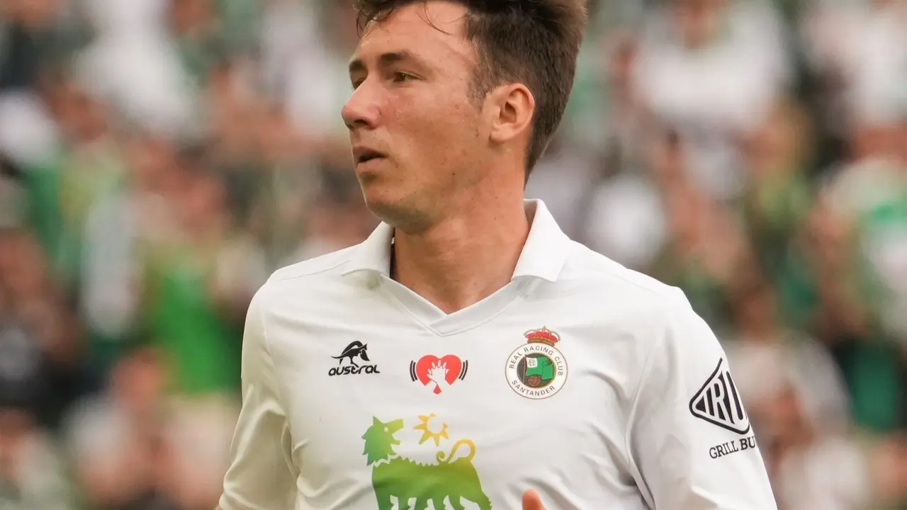 El lateral del Racing, Sa&uacute;l Garc&iacute;a. / Racing de Santander