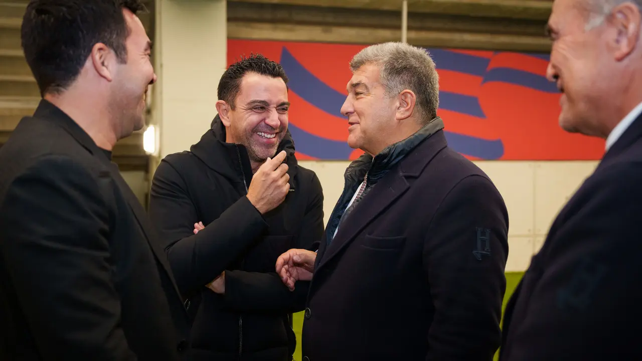 Deco, Xavi, Laporta y Yuste en un encuentro reciente de la c&uacute;pula deportiva del FC Barcelona. / FCB
