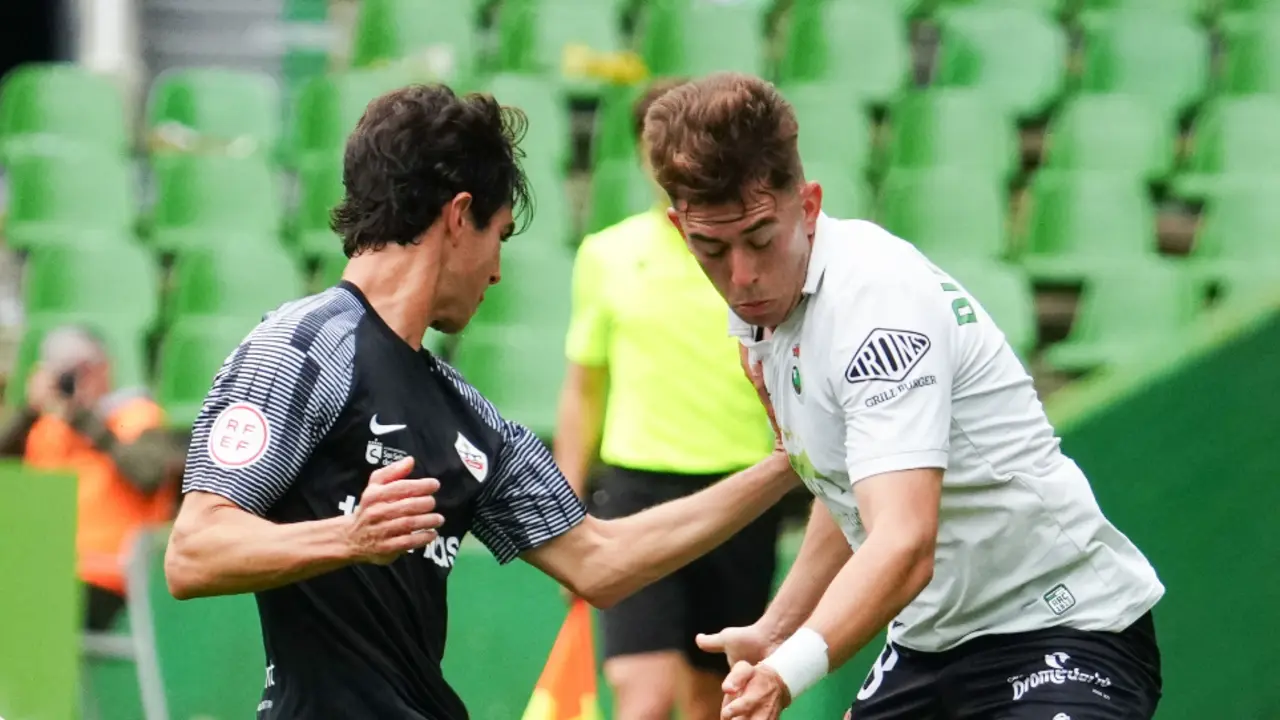 El filial Diego Campo en el encuentro disputado entre c&aacute;ntabros y madrile&ntilde;os en El Sardinero. / Racing de Santander