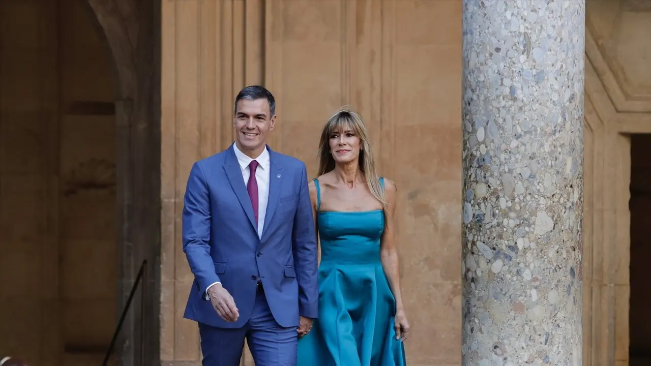 El presidente del Gobierno, Pedro S&aacute;nchez, junto a su mujer, Bego&ntilde;a G&oacute;mez. &Aacute;lex C&aacute;mara / Archivo