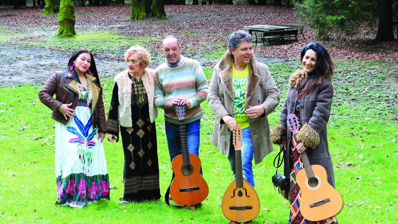 M. Jes&uacute;s Baranda, Arturo Baranda, Alberto Irazabal, Jessica Cano y Bingene Terreros, componentes del quinteto vocal de Sodupe. / Alerta