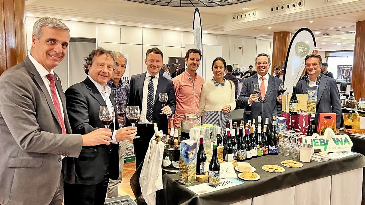 Fotograf&iacute;a de la celebraci&oacute;n de la XIX edici&oacute;n de &lsquo;Cantabria Vinos&rsquo; en el Hotel Bah&iacute;a. / Alerta