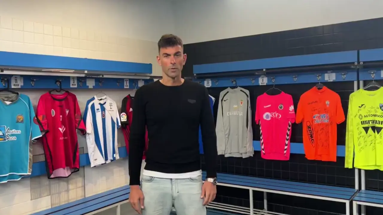 Iv&aacute;n Crespo durante la presentaci&oacute;n. / RS Gimn&aacute;stica