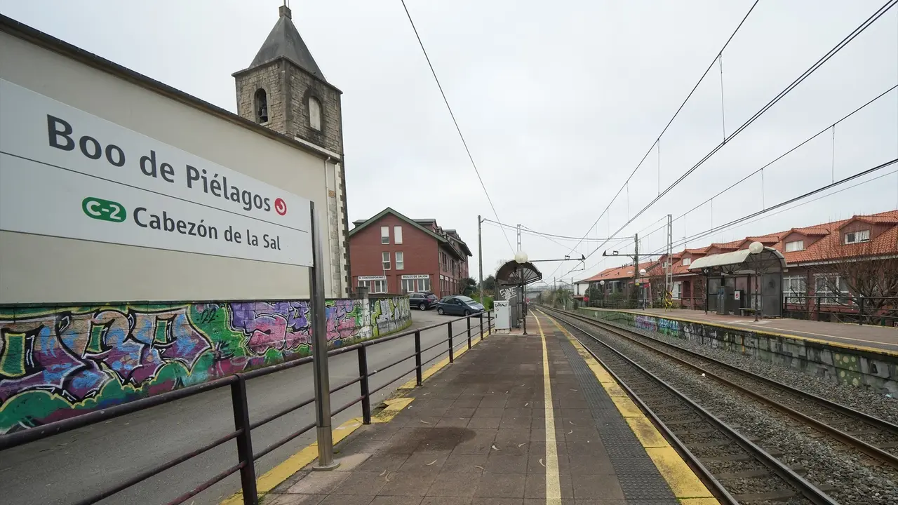 La estaci&oacute;n de tren de Boo de Pi&eacute;lagos. Nacho Cubero / Archivo