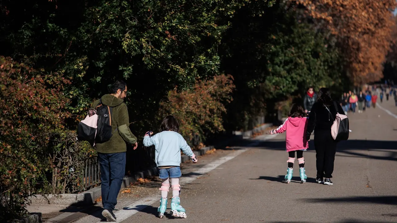 Familias en un parque. Alejandro Mart&iacute;nez V&eacute;lez / Archivo