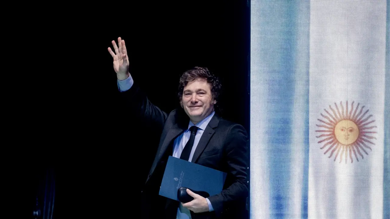 El presidente de Argentina, Javier Milei, durante el acto &lsquo;Viva 24&rsquo; de Vox. Carlos Luj&aacute;n