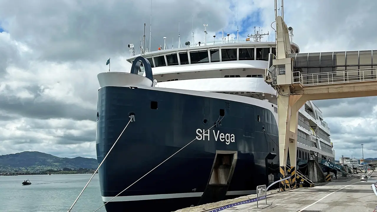 Fotograf&iacute;a del crucero de lujo SH Vega, en el Puerto de Santander. / Alerta