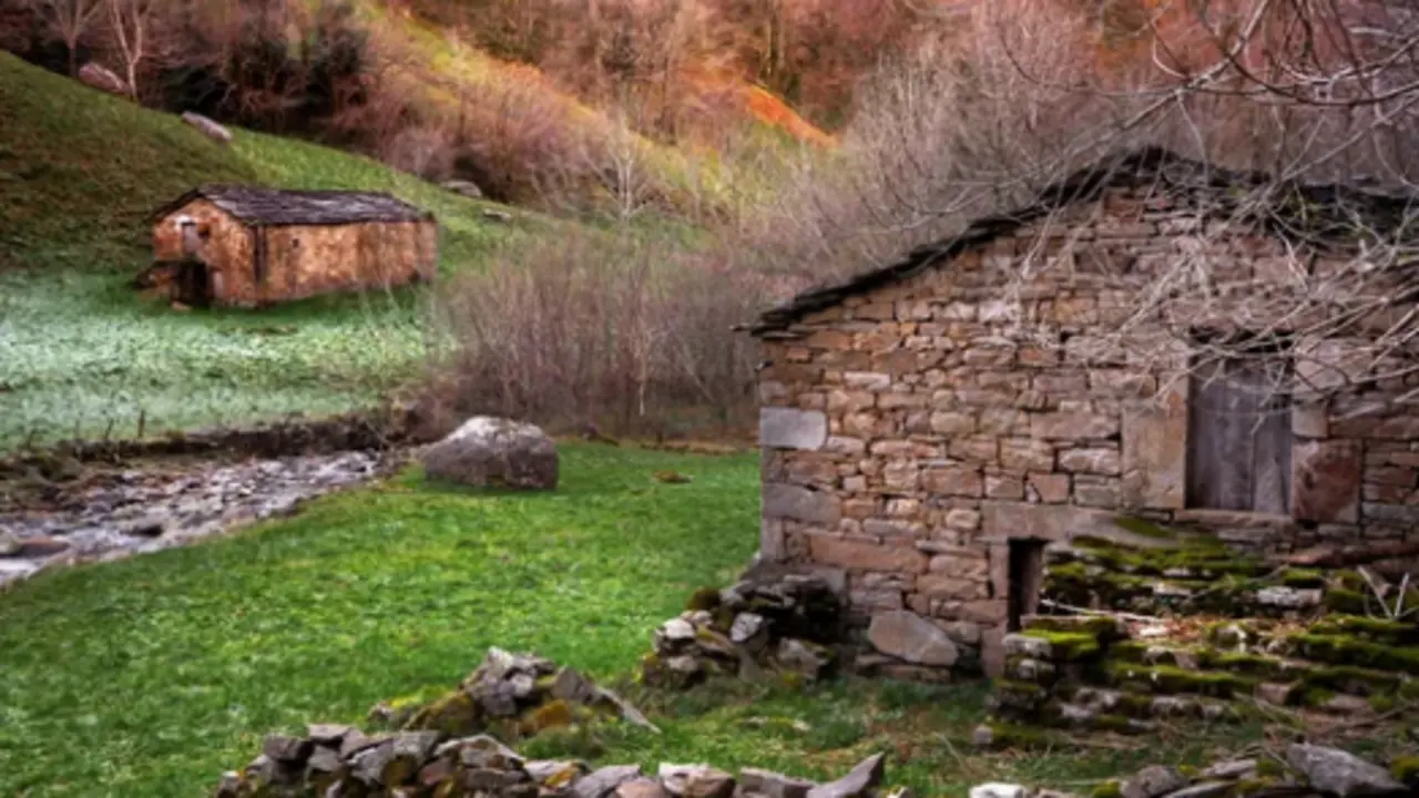 Una caba&ntilde;a en el entorno rural de Cantabria. / A.S.