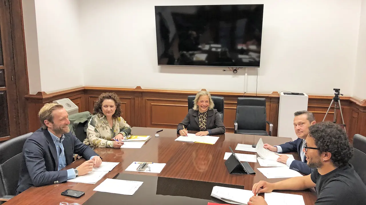 Fotograf&iacute;a de la reuni&oacute;n de ayer de la Comisi&oacute;n de Valoraci&oacute;n de Ayudas. / Alerta