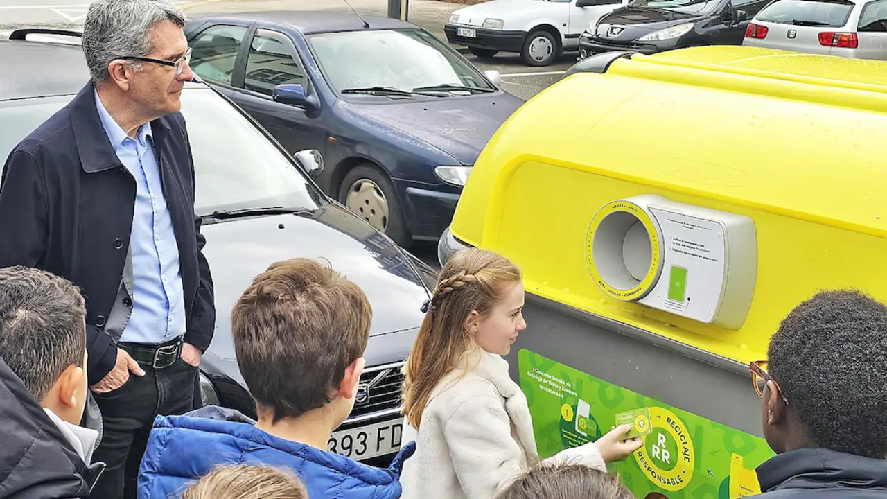 Fotograf&iacute;a de varios ni&ntilde;os en el Concurso Escolar de Reciclaje. / alerta
