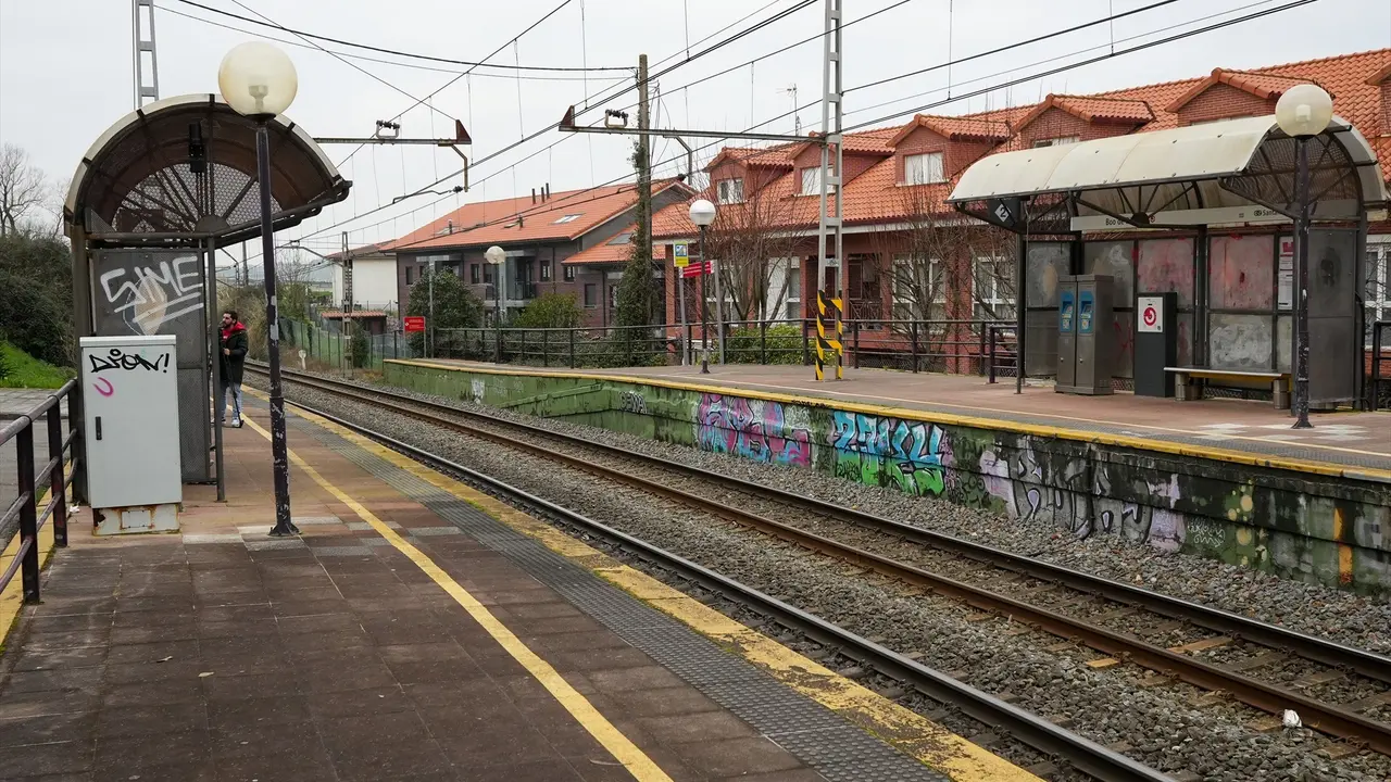 La estaci&oacute;n de tren de Boo de Pi&eacute;lagos, donde ocurrieron los hechos. Nacho Cubero / Archivo