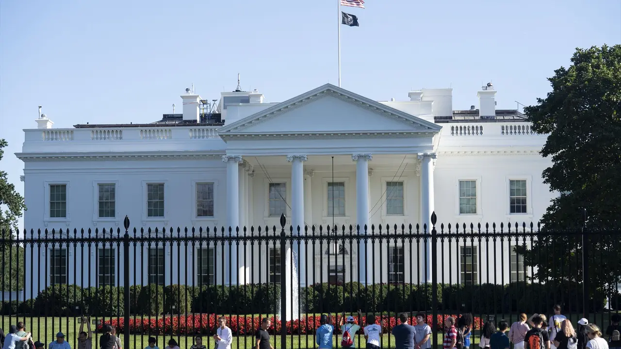 Visitantes frente a la Casa Blanca en Washington. EP / Archivo