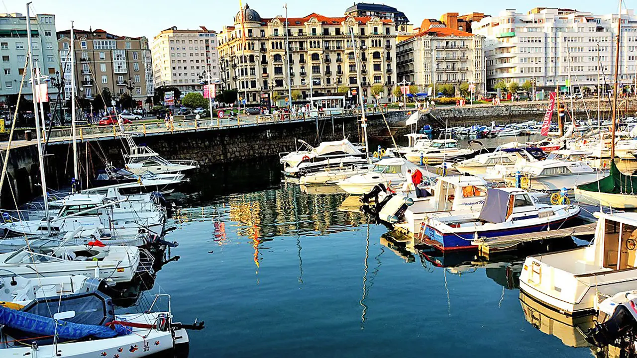 Vista del puerto de Santander en una fotograf&iacute;a de archivo. / Alerta