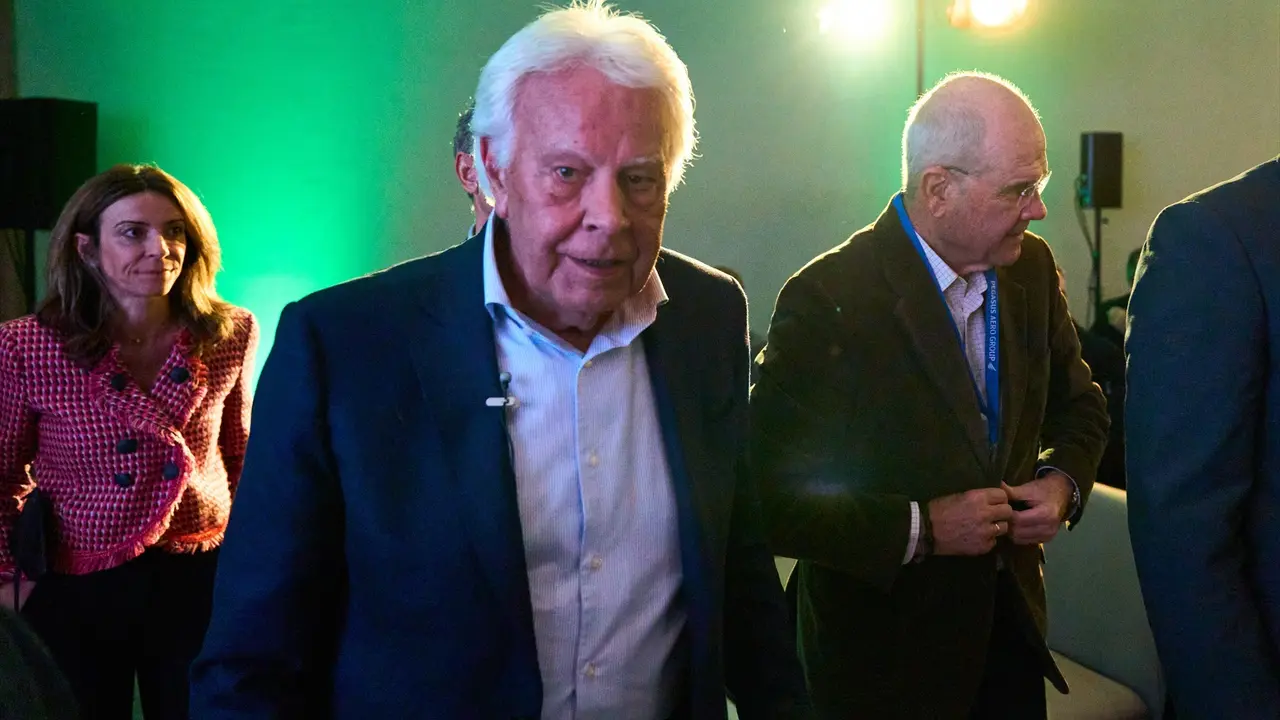 El expresidente de l Gobierno de Espa&ntilde;a, Felipe Gonz&aacute;lez, (i). Joaqu&iacute;n Corchero /Archivo