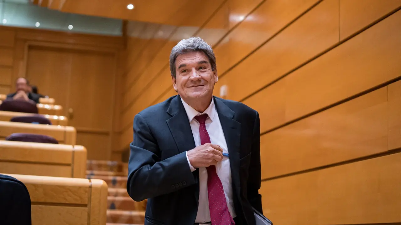 El ministro para la Transformaci&oacute;n Digital y de la Funci&oacute;n P&uacute;blica, Jos&eacute; Luis Escriv&aacute;, durante una sesi&oacute;n plenaria. Diego Radam&eacute;s / Archivo