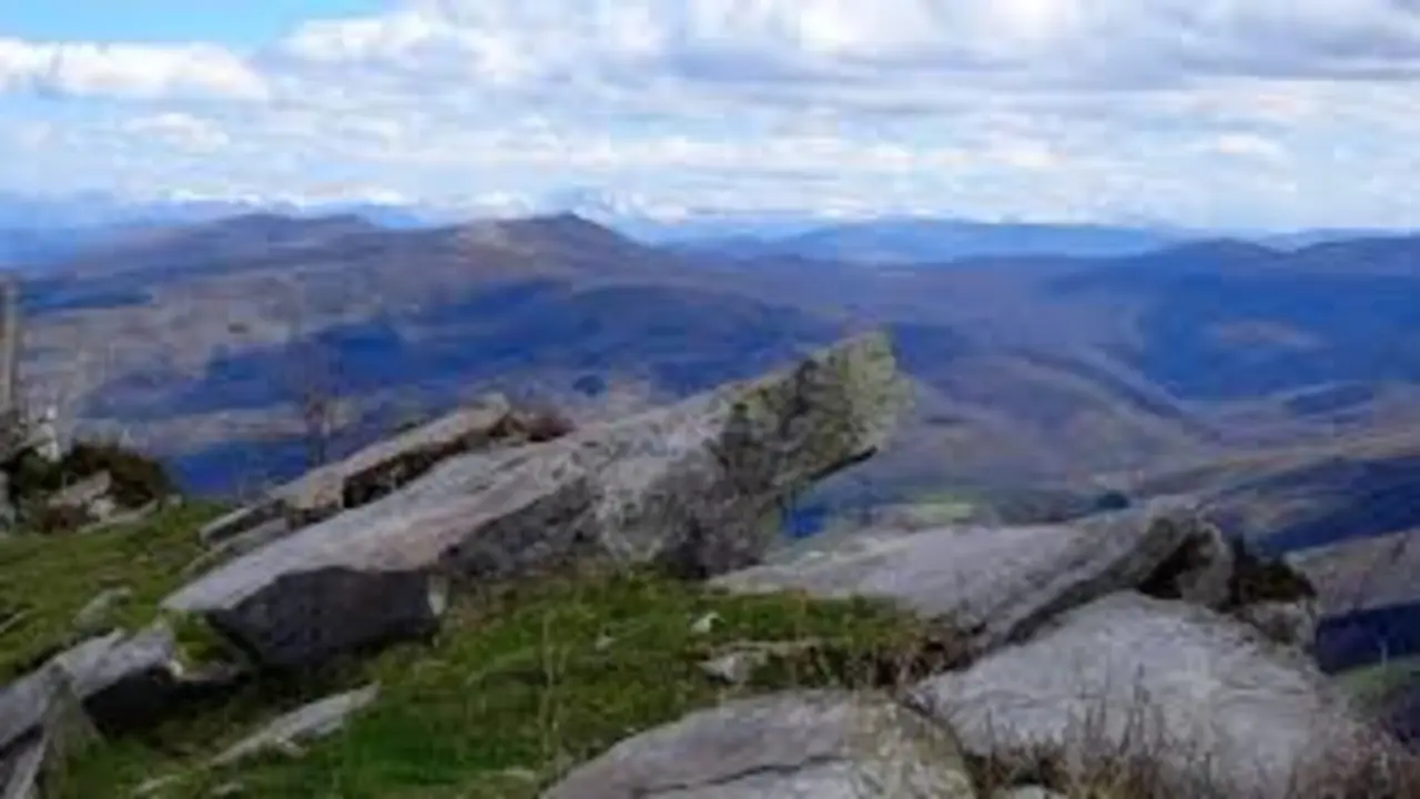 La vertiente sur de la Sierra del Escudo de Cabu&eacute;rniga. / Alerta
