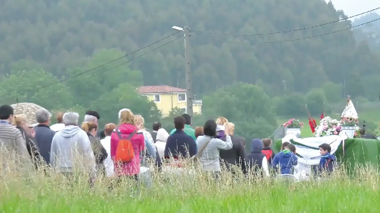 Tradicional procesi&oacute;n hasta la ermita de Los Remedios. / Alerta