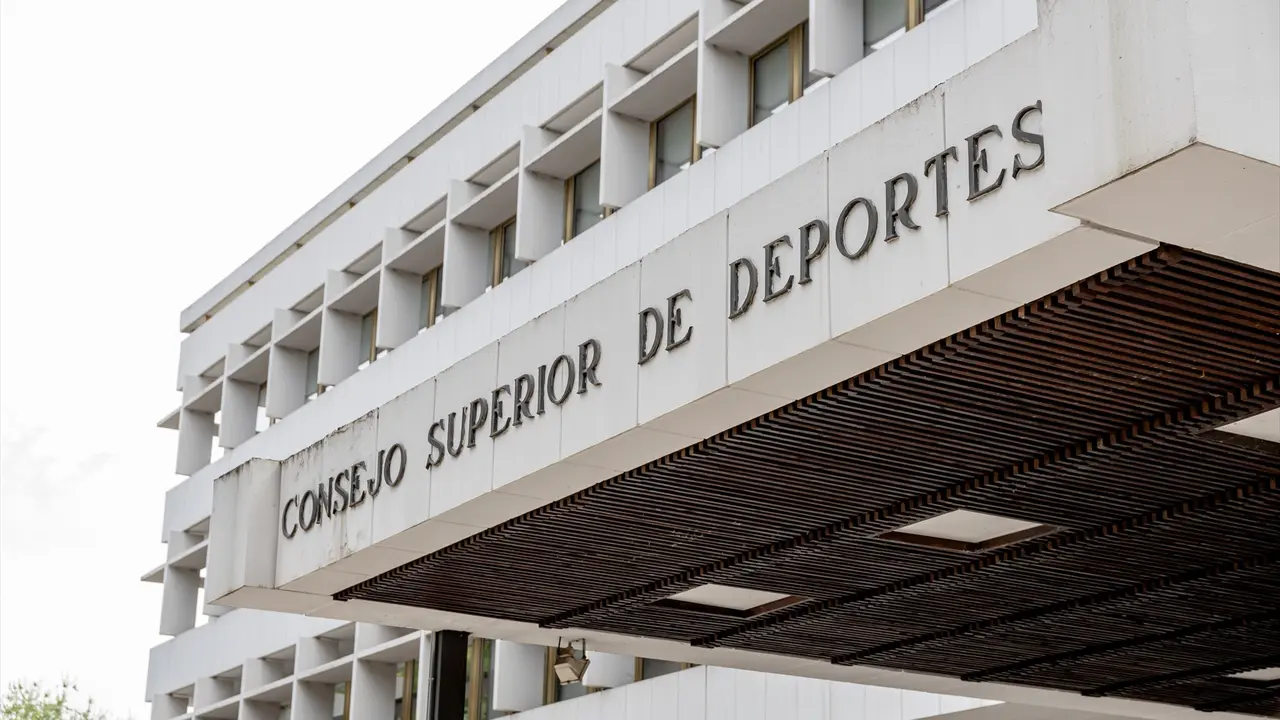 Fachada de la sede del Consejo Superior de Deportes. Carlos Luj&aacute;n / Archivo