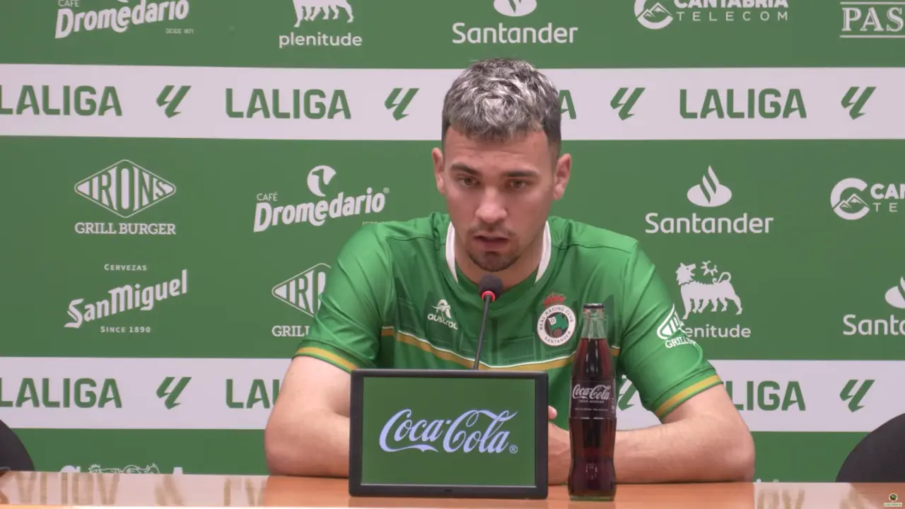 Arana durante la rueda de prensa de hoy. / RRC