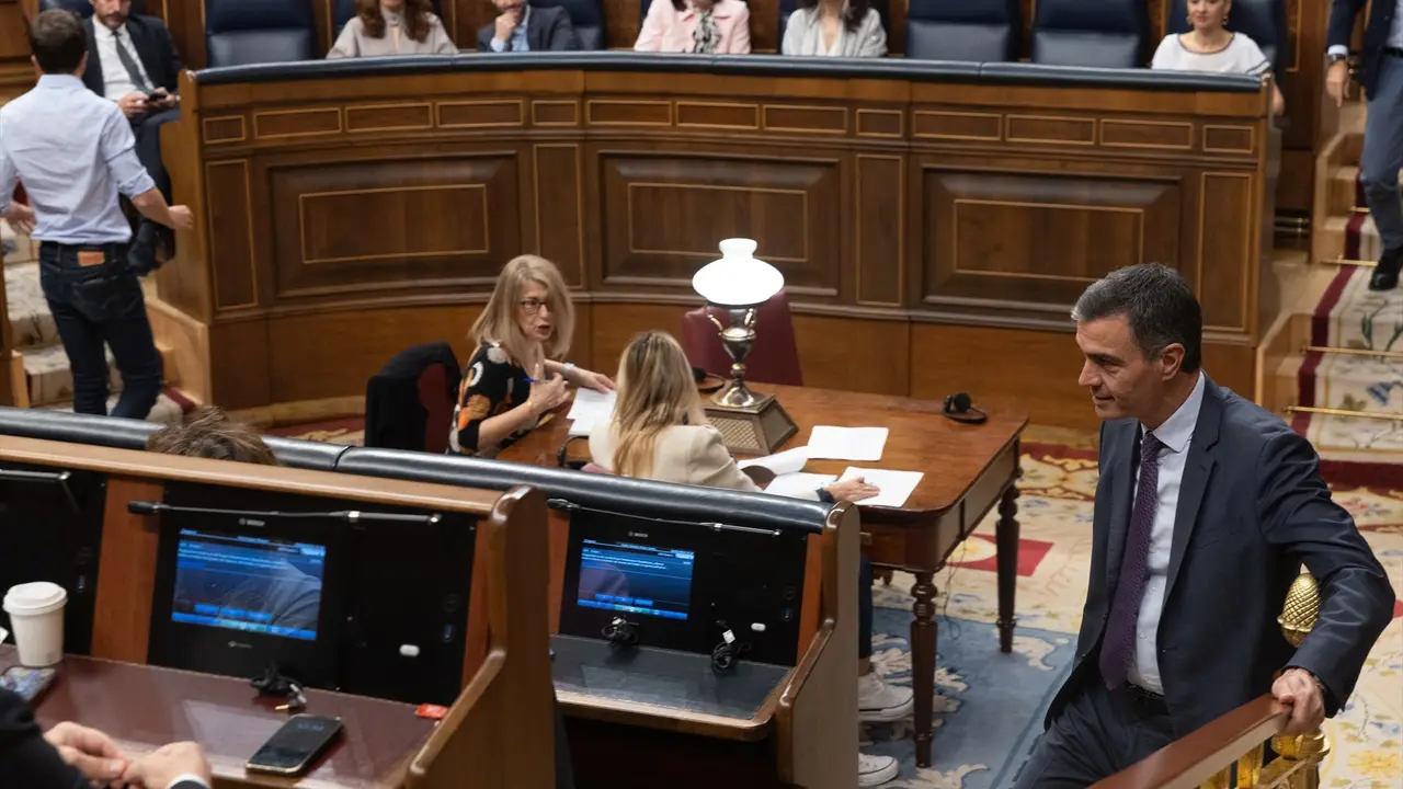 El presidente del Gobierno, Pedro S&aacute;nchez, llega a un pleno en el Congreso de los Diputados. Eduardo Parra