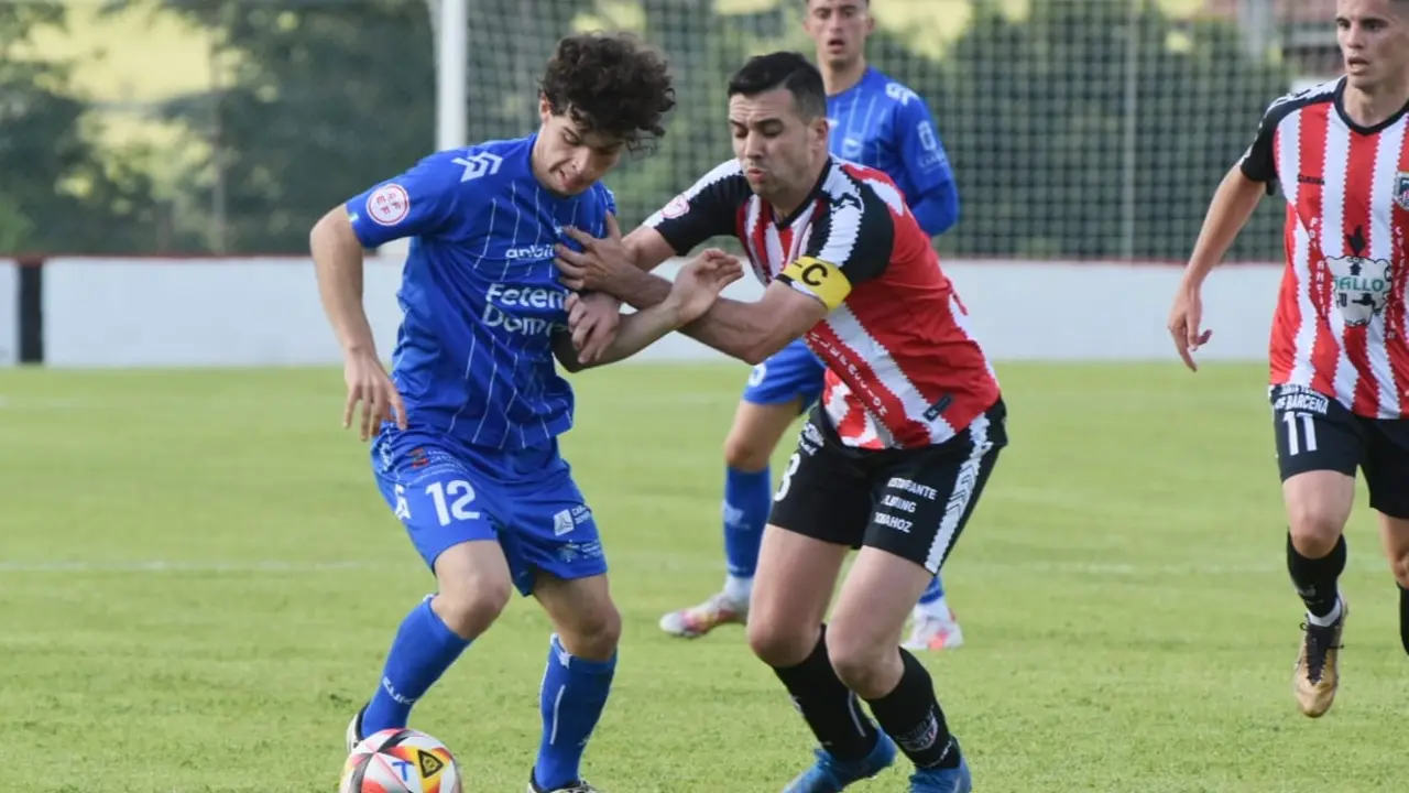 Partido entre Laredo y Torina. / CD Laredo