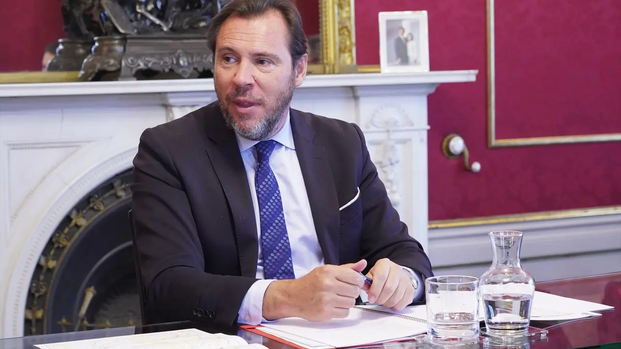 El ministro de Transportes y Movilidad Sostenible, &Oacute;scar Puente. Alberto Ruiz / Archivo