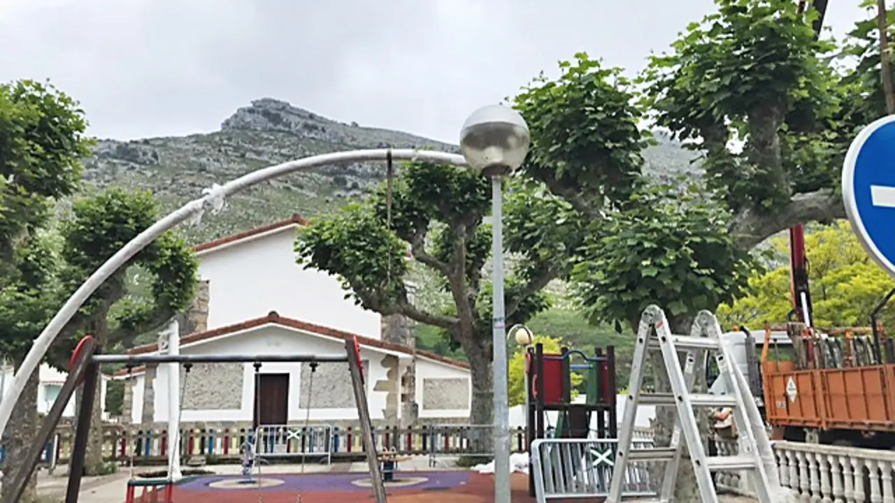 Parque infantil de Ori&ntilde;&oacute;n donde se est&aacute;n llevando a cabo las obras. / Alerta