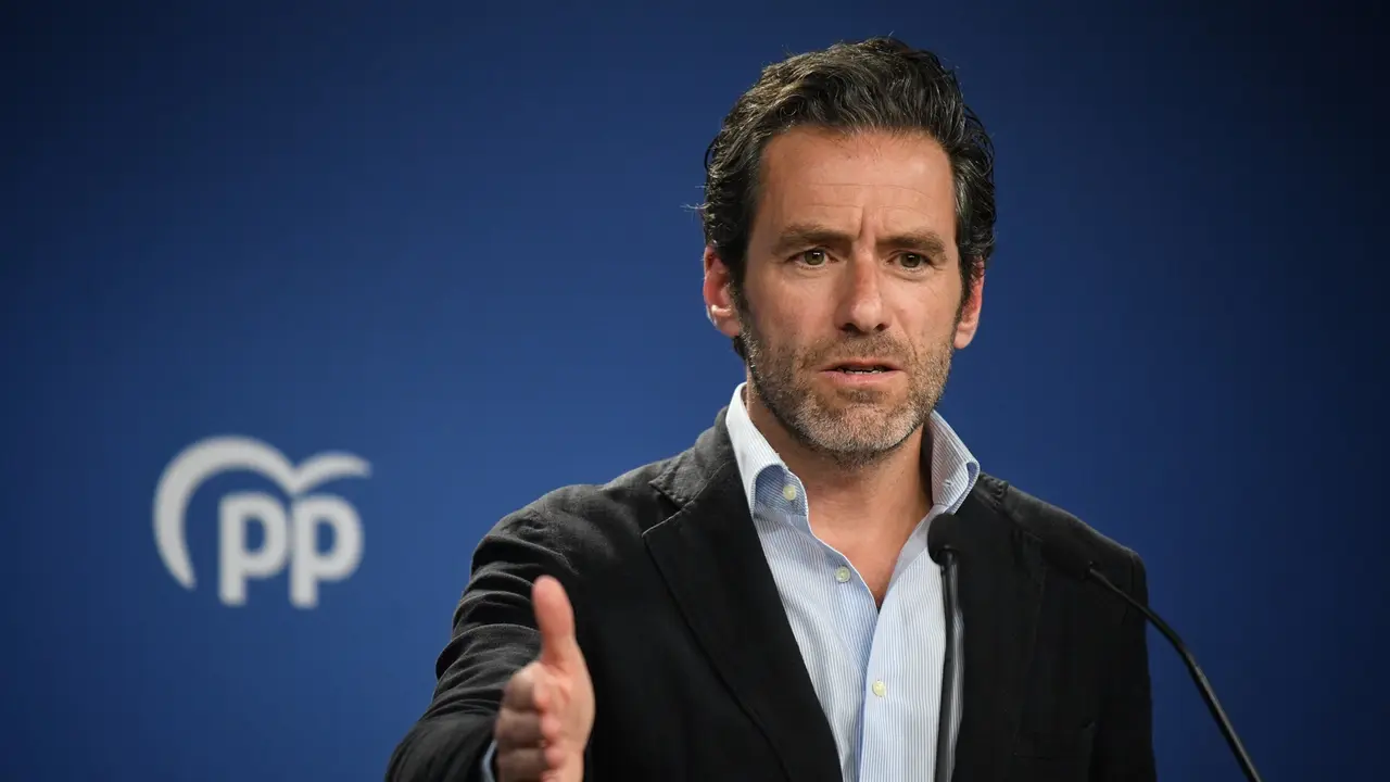 El portavoz y vicesecretario de Cultura del PP, Borja S&eacute;mper, durante una rueda de prensa en la sede del partido. Fernando S&aacute;nchez