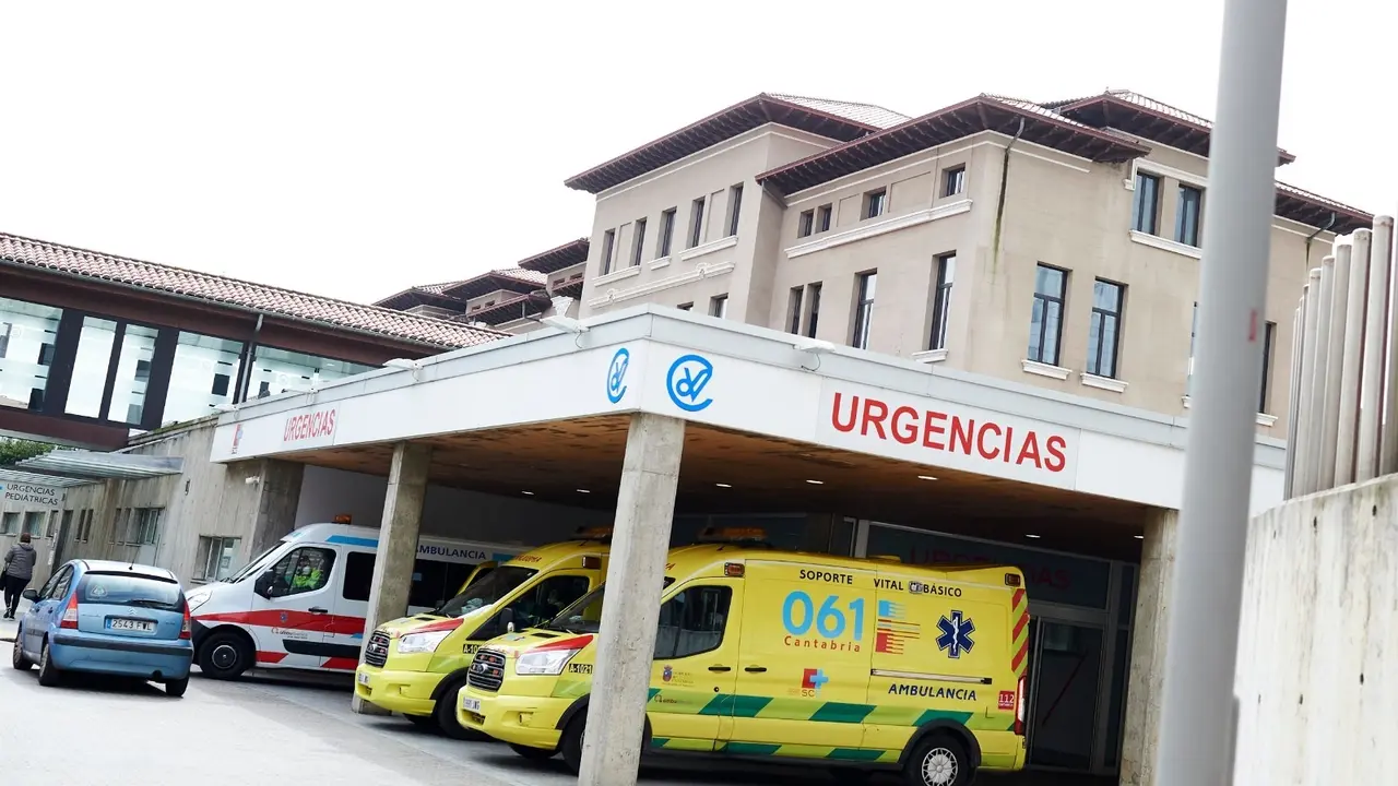 Exterior del servicio de urgencias de Valdecilla. EP / Archivo